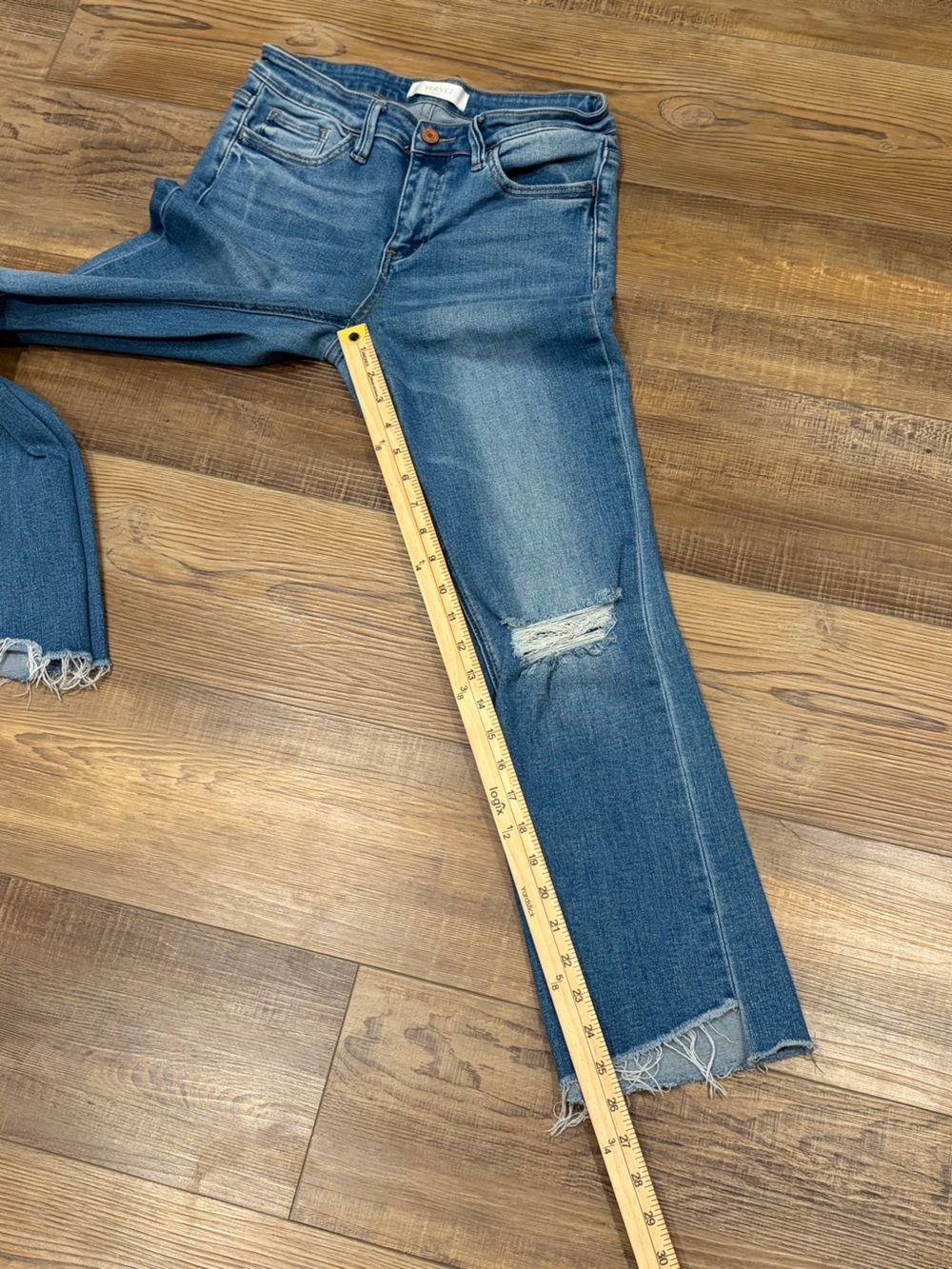 Vervet Women’s Straight-Leg stretch Distressed Jeans in Medium Blue 27W - Picture 8 of 9